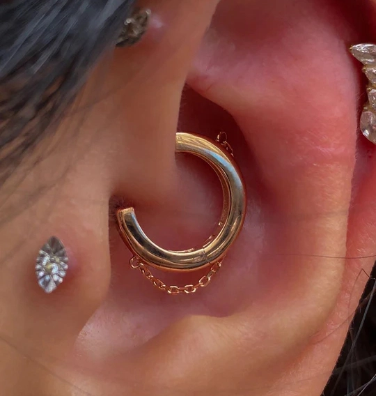 Rhea ozdoba clicker z żółtego złota 14k