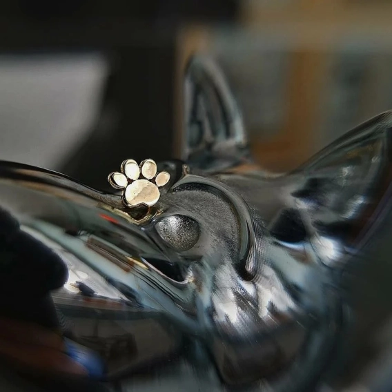 Gold Dog Paw ozdoba push-in z żółtego złota 14k
