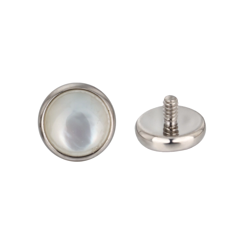 Tytanowy labret white shell bezel set