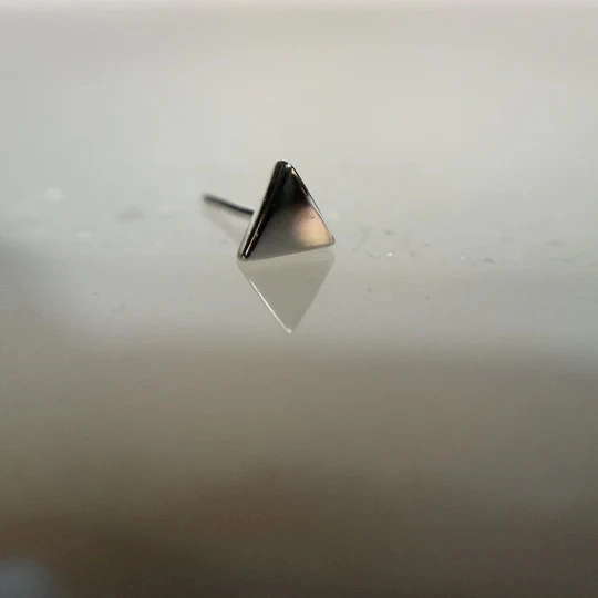 Gold Triangle ozdoba push-in z białego złota 14k