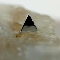 Gold Triangle ozdoba push-in z białego złota 14k