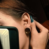 Gold labret Octans with onyx &ndash; client photo, thumbnail
